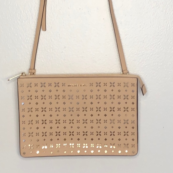 Michael Kors blush crossbody purse with gold - Picture 2 of 7